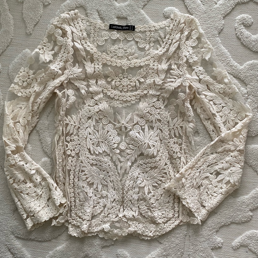 Lace detailed top